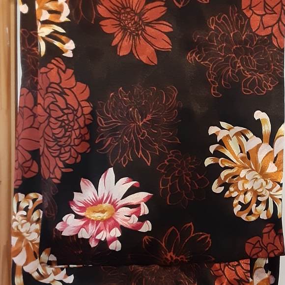 Flowery Soft Scarf - Picture 2 of 3